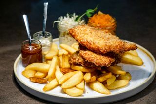 Panierowane polędwiczki z kurczaka w chrupiącej panierce 3 szt. z frytkami