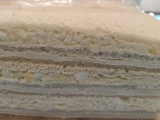 Triples de miga de queso y huevo duro