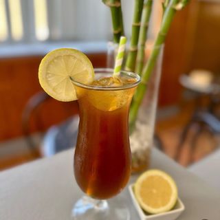 Agua panela con limón (papelón) 