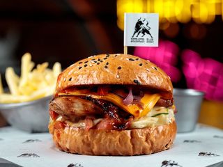 Бургер з курячим стегном гриль та картоплею фрі (350/65g)