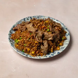 Prženi pirinač sa teletinom 牛肉炒饭