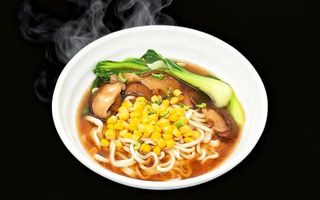 01- Ramen a mano in brodo vegetale