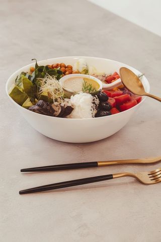 Buddha bowl con hortalizas y proteínas (plant-based)