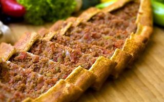 Pide sa mljevenim mesom - Kiymali pi̇de 273 gr
