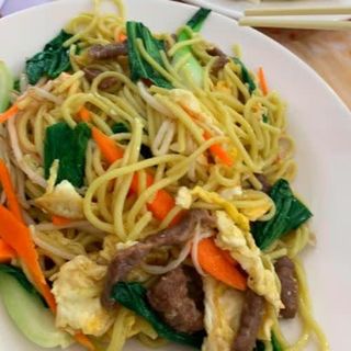 Tallarines  Ó Fideos salteados Con Ternera