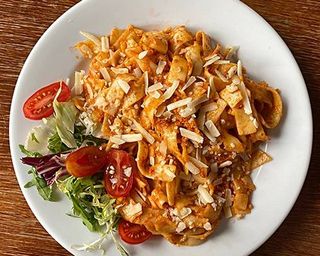 Makaron z Pesto Czerwonym z pomidorów suszonych