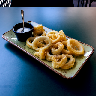 Calamares En Tempura Con Alioli (Ración)