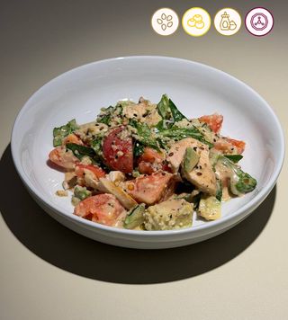 Ensalada Con Pollo, Cuscús Y Salsa De Sésamo