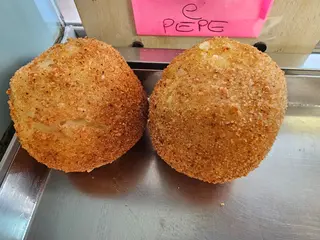 Arancino speciale cacio e pepe
