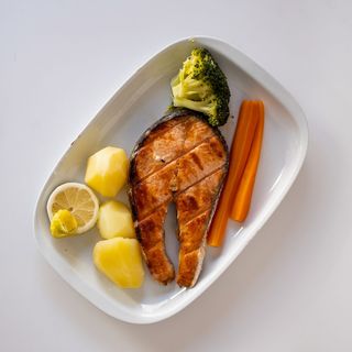 98. Salmão grelhado