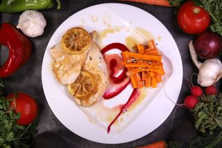 Медено-лимонено пилешко филе (300г)