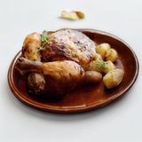 Pollo Asado Al Limón Con Hierbas Finas Con Su Salsa Del Asadero