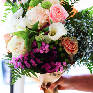 Ramo con flores de temporada