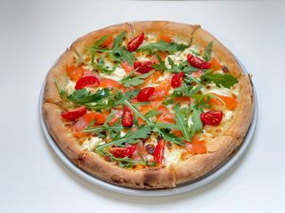 Піца з лососем (440г)