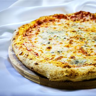 Pizza Clásica De 4 Quesos (33 Cm.)