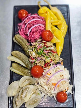 მწნილის ასორტი