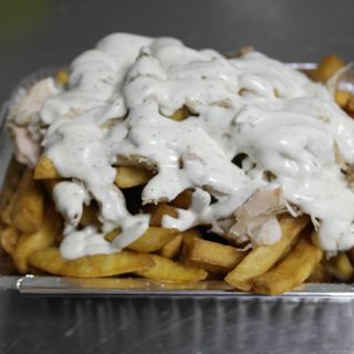 Tarrina De Carne Con Patatas Y  Salsa 