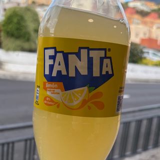Fanta limon botella (1.5 L.)
