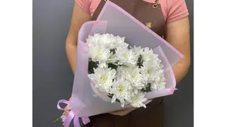თეთრი ხრიზანტემა ვარდ.შეფუთვით