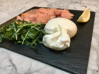 Burrata e salmone