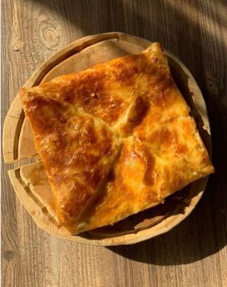 Хачапури слоенный с чесночком-зеленью и имбирем