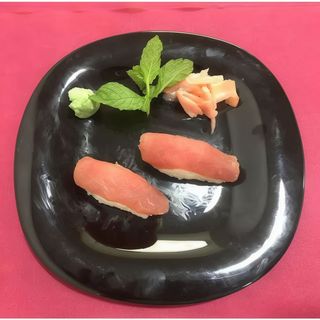 72. Niguiri de atún (2 pzs.)