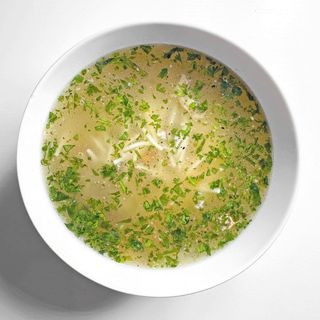 Rosół z kurczaka z makaronem