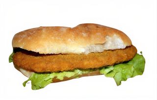 Panino con cotoletta di pollo e patatine