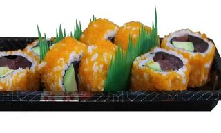 California de Atún con Masago (4 pzas.)