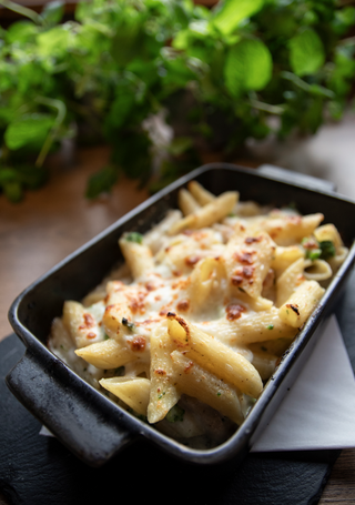 Makaron penne zapiekany z brokułami i kurczakiem