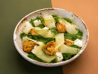 Салат теплий з куркою