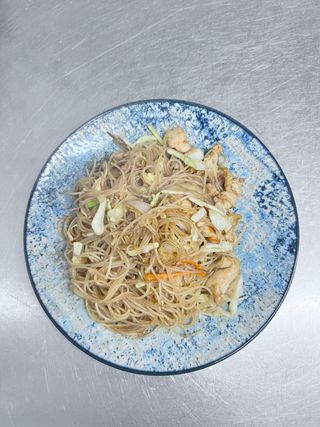 26 Fideo De Arroz Con Pollo