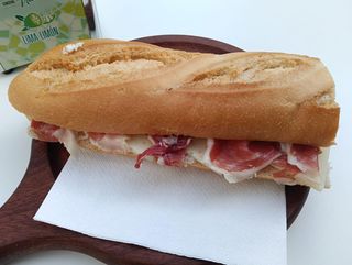 Bocadillo De Jamón Ibérico Y Queso Manchego