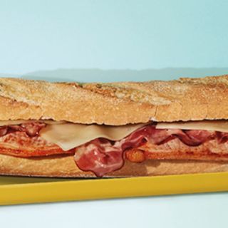Baguette De Lomo Con Bacon Y Queso