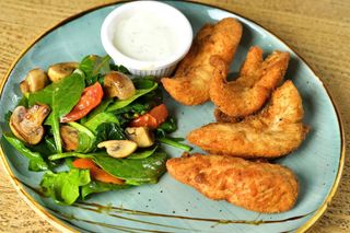 Хрупкаво пиле със спанак и гъби (350г)