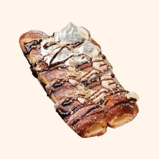 Нутелла-банан з крем-чіз в тарілці