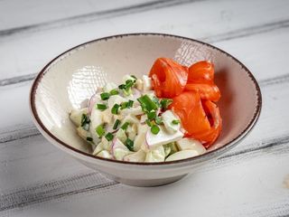 Весняний салат з лососем слабої солі (260/50g)