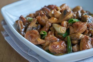 Pollo Con Champiñones