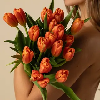 Ramo de 20 tulipanes naranjas