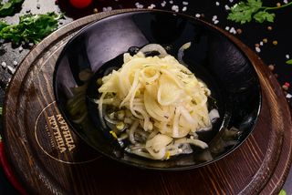 Лук маринованный (100г)