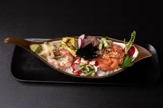 Chirashi sushi