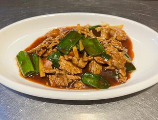 211. Manzo con zenzero e cipollotto