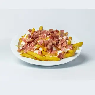 Patatas Finas Con Bacon, Salsa Cheddar Y Cebolla Crocante