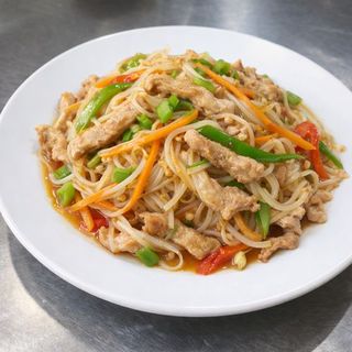 Fina Massa De Arroz Salteada Com Porco
