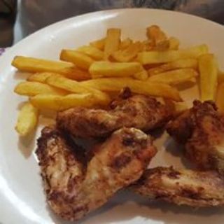 Alitas De Pollo Con Patatas (6 uds.)