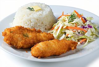 Pierś w chrupiącej panierce, ryż, surówka