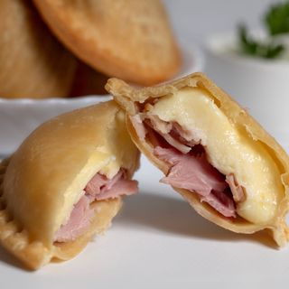 Pastelito de jamón y queso 