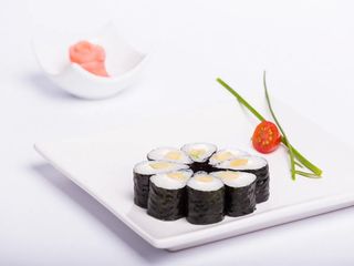 Maki Surimi y Aguacate