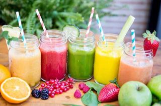 Smoothie de frambuesa, mora, mango y manzana (40 cl.)