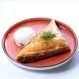 Пахлава с фисташками и мороженым